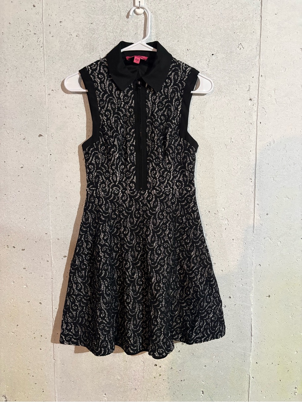 Betsey Johnson Black Lace Fit and Flare Collared Front Zip Dress | Size: 2